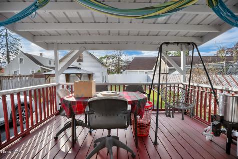 2093 Oaklawn Avenue Schenectady NY 12306