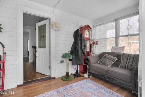 2093 Oaklawn Avenue Schenectady NY 12306