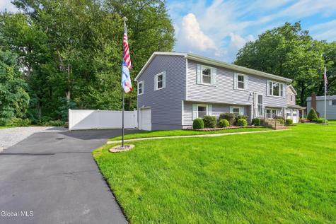 8 Westchester Drive Albany NY 12205