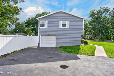 8 Westchester Drive Albany NY 12205