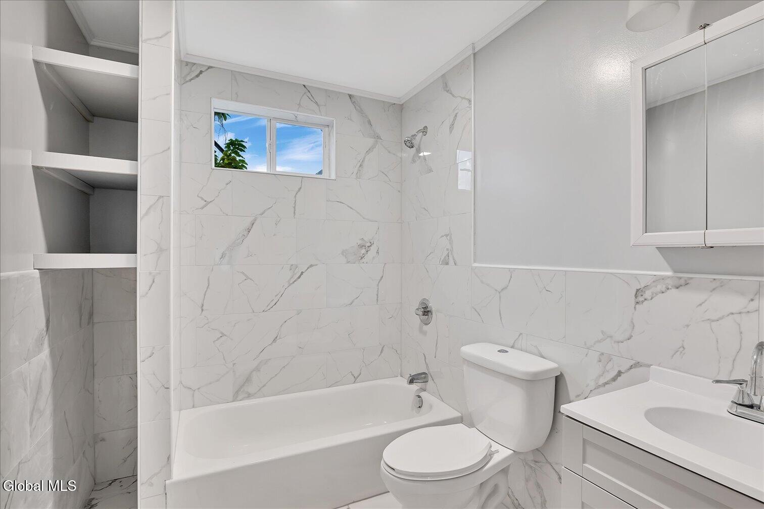 27 Robinson Street Schenectady NY 12304