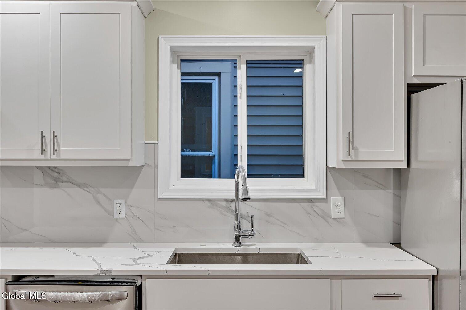 27 Robinson Street Schenectady NY 12304