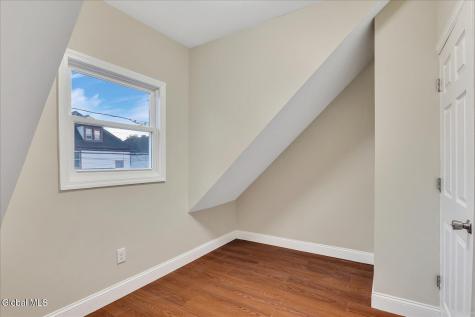 27 Robinson Street Schenectady NY 12304