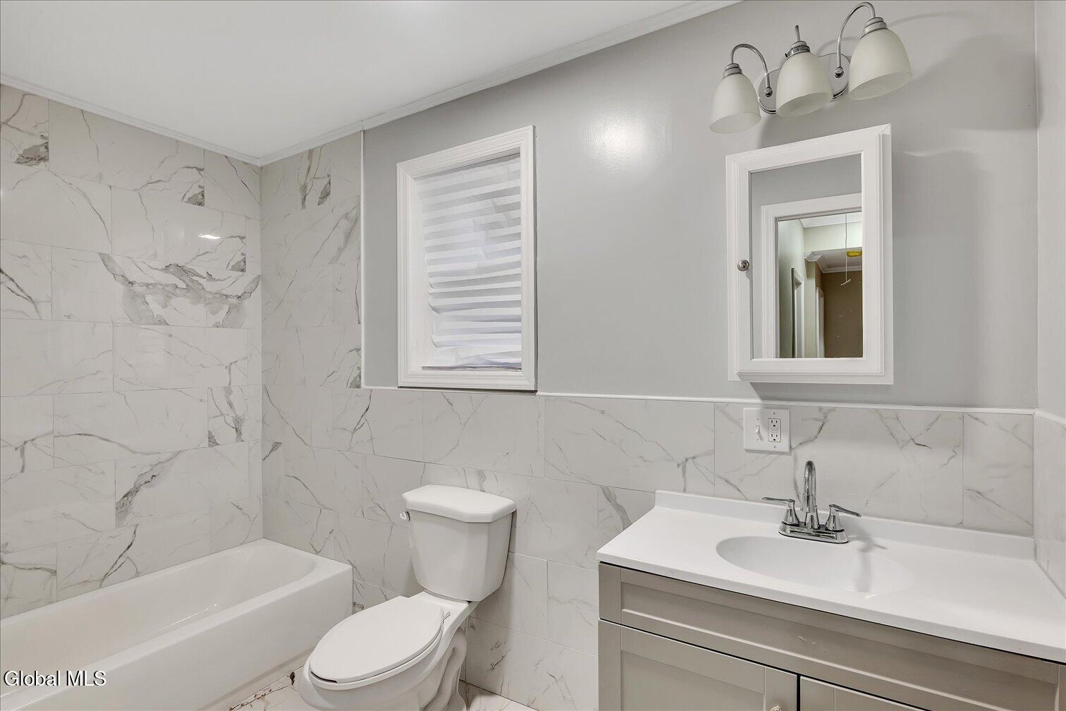 27 Robinson Street Schenectady NY 12304