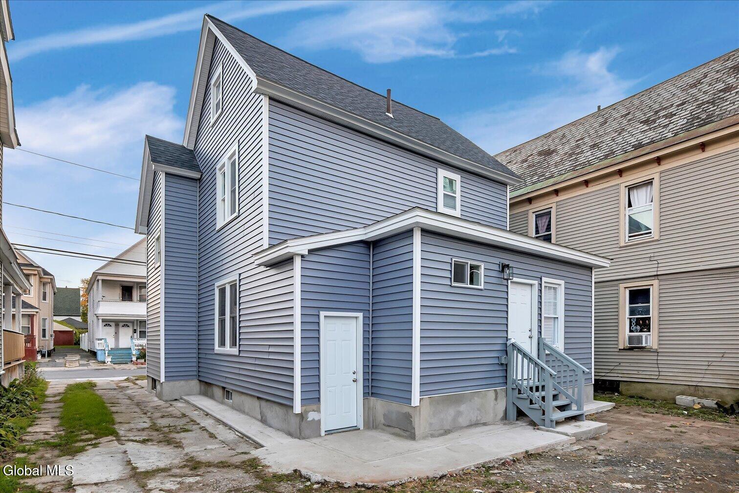 27 Robinson Street Schenectady NY 12304