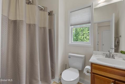 14 Fort Vaux Lane Colonie NY 12189