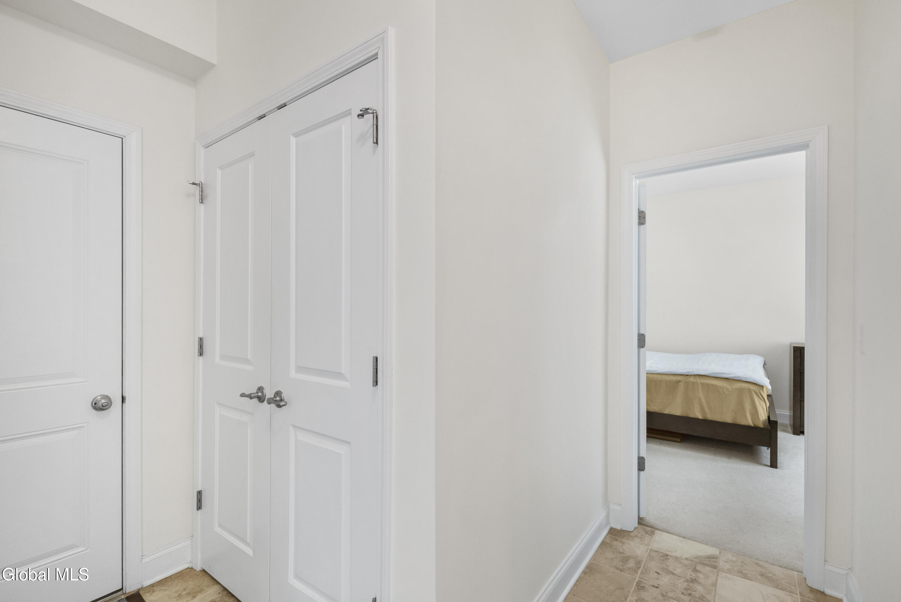 14 Fort Vaux Lane Colonie NY 12189