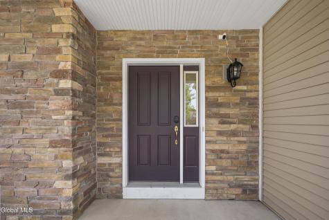 14 Fort Vaux Lane Colonie NY 12189