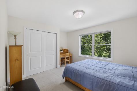 14 Fort Vaux Lane Colonie NY 12189