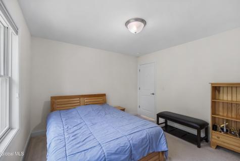 14 Fort Vaux Lane Colonie NY 12189