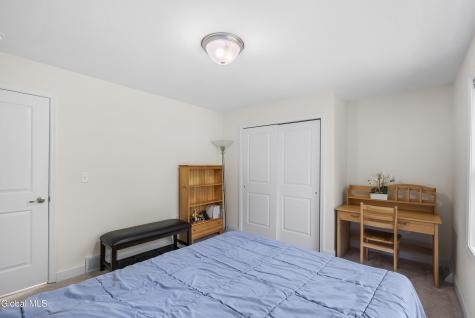 14 Fort Vaux Lane Colonie NY 12189