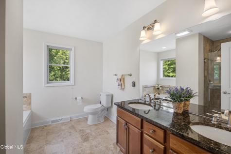14 Fort Vaux Lane Colonie NY 12189