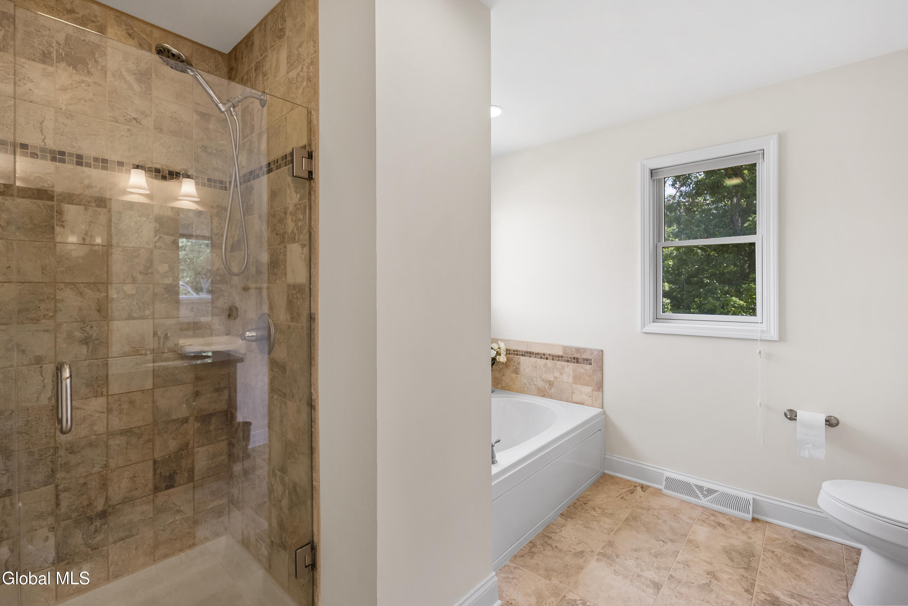 14 Fort Vaux Lane Colonie NY 12189