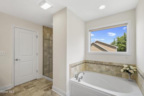 14 Fort Vaux Lane Colonie NY 12189