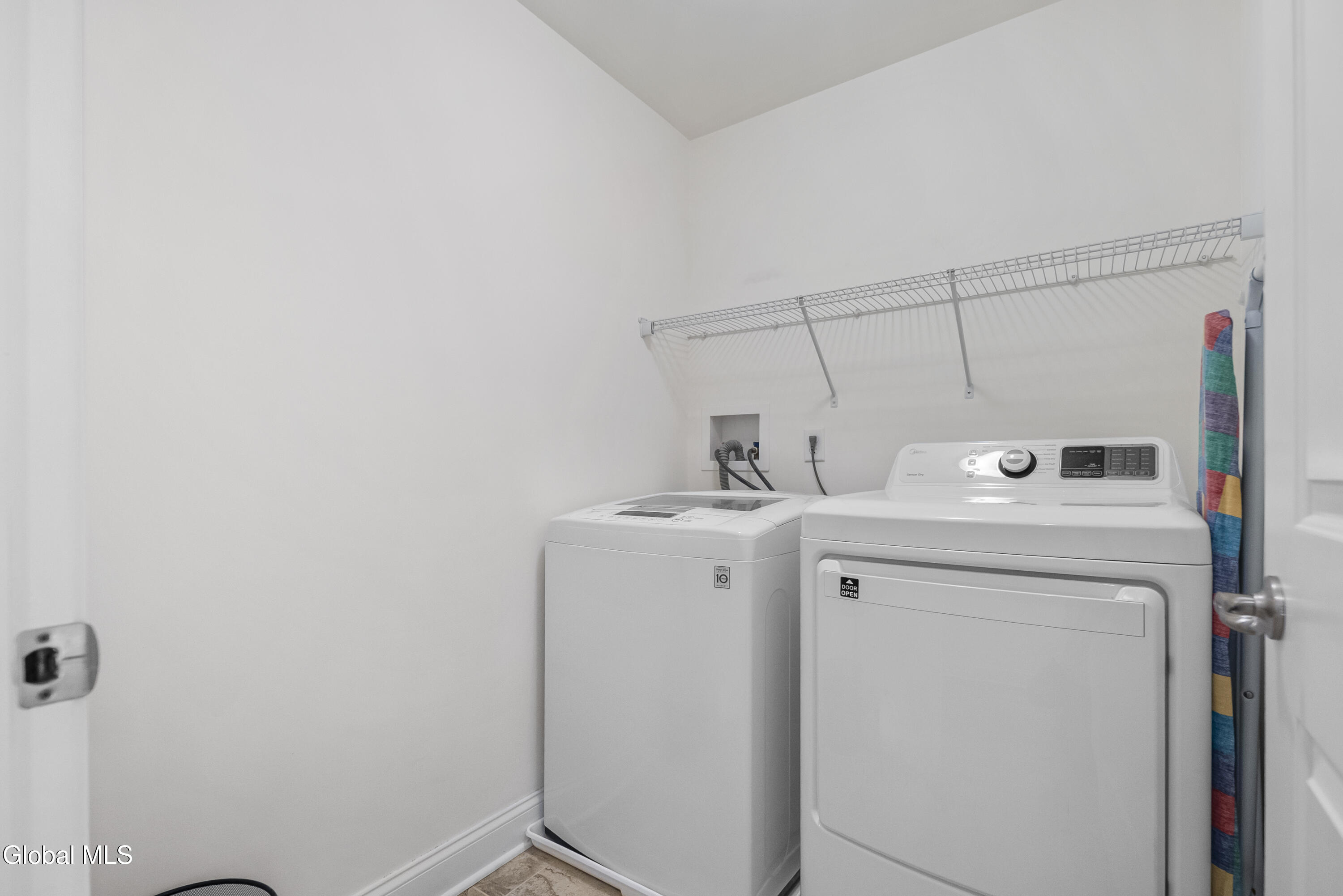 14 Fort Vaux Lane Colonie NY 12189