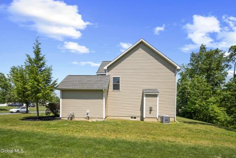 14 Fort Vaux Lane Colonie NY 12189