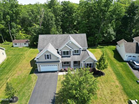 14 Fort Vaux Lane Colonie NY 12189
