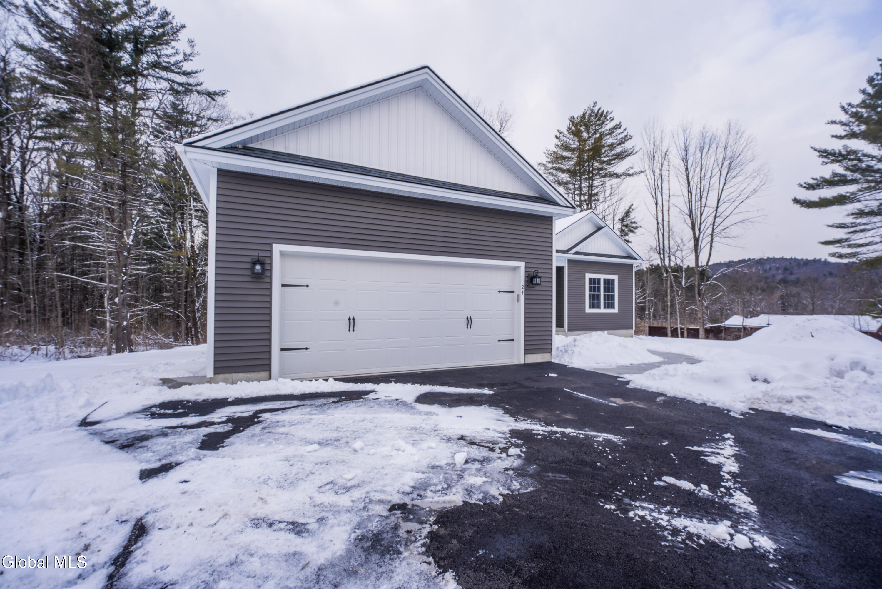 18 Wolfe Road Queensbury NY 12804