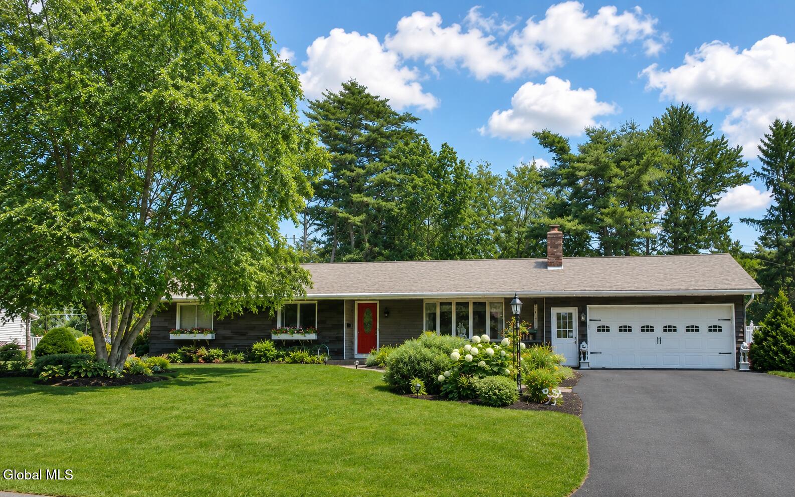 919 Londonderry Court Schenectady NY 12309