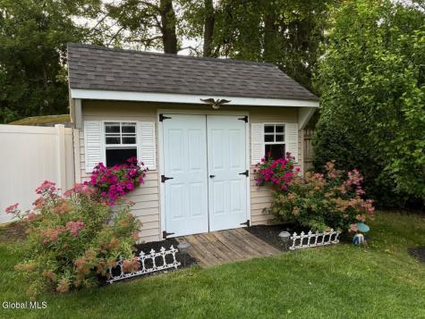 919 Londonderry Court Schenectady NY 12309