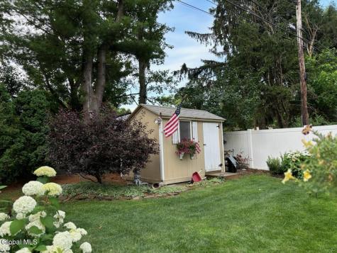 919 Londonderry Court Schenectady NY 12309