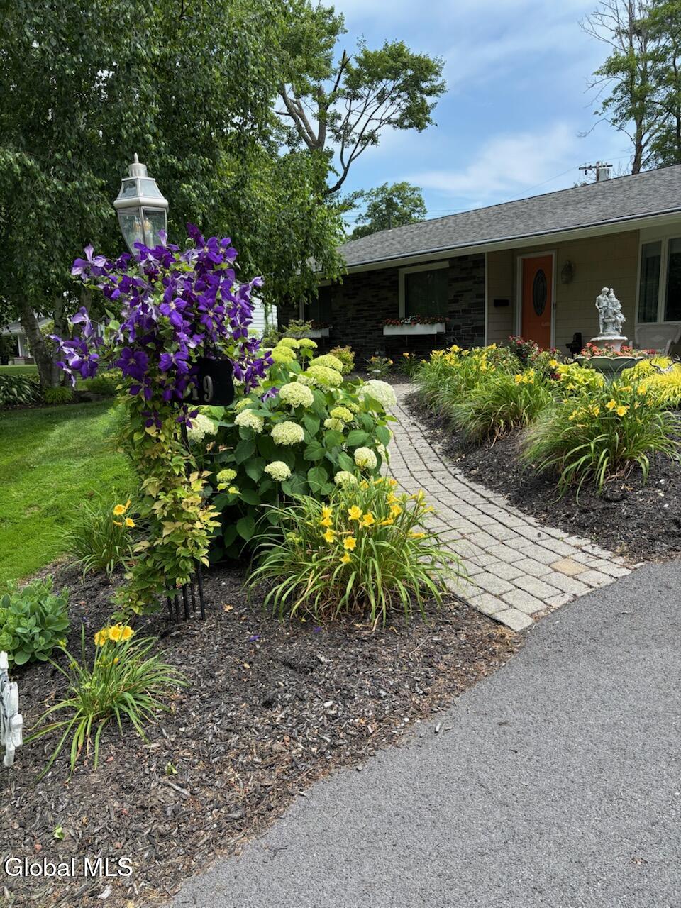 919 Londonderry Court Schenectady NY 12309