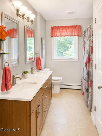 919 Londonderry Court Schenectady NY 12309