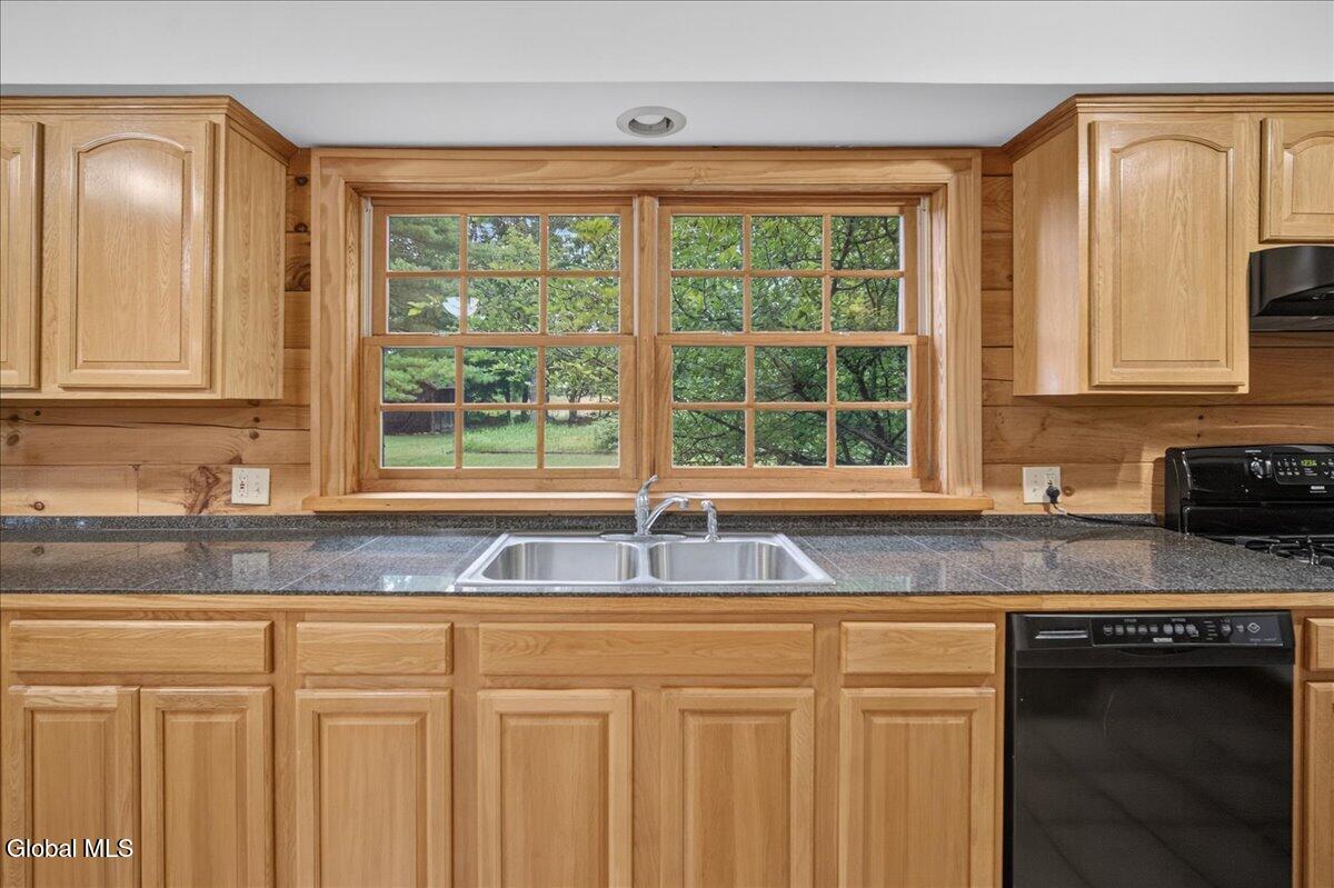 2274 Touareuna Road Amsterdam NY 12010