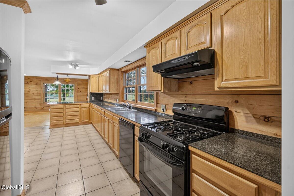 2274 Touareuna Road Amsterdam NY 12010