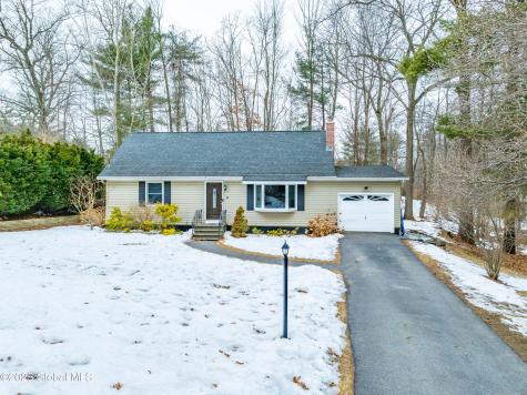 11 Dover Place Halfmoon NY 12065