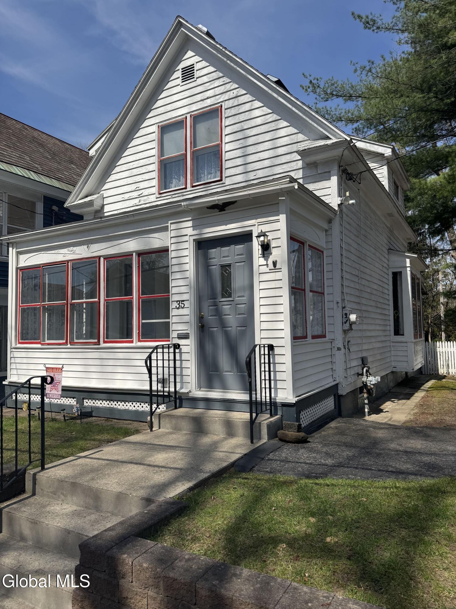 35 Cornell Street Schenectady NY 12304