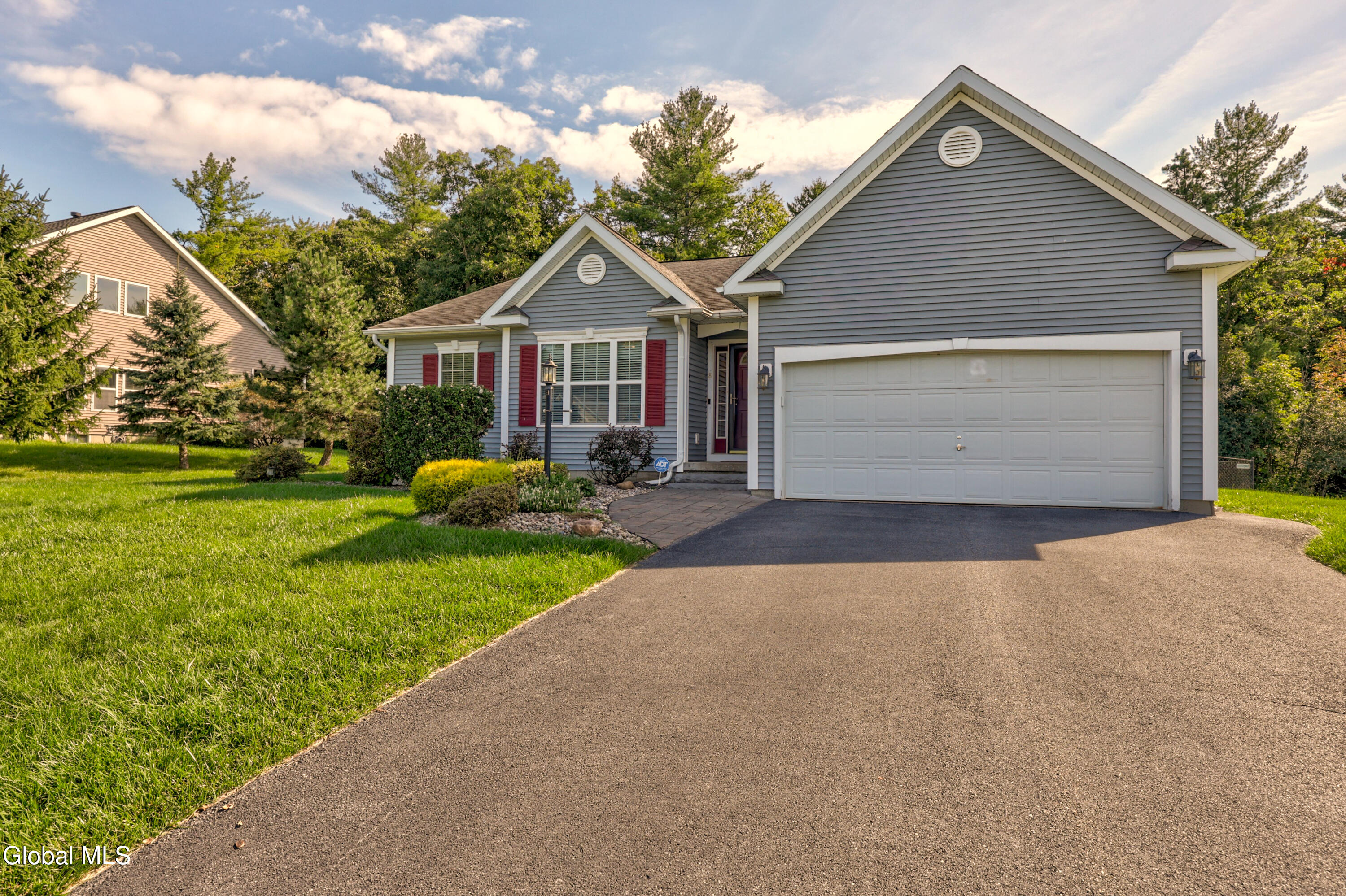 8 Garnet Lane Schenectady NY 12302