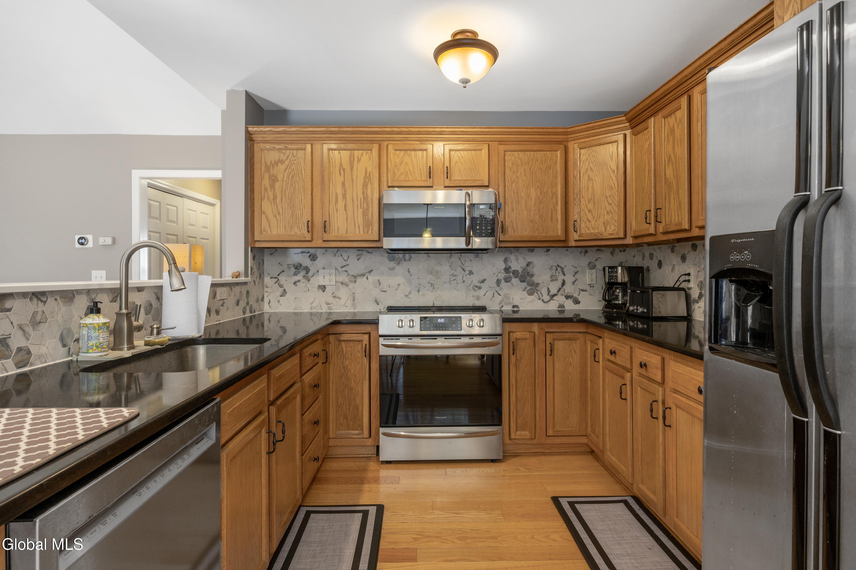 8 Garnet Lane Schenectady NY 12302