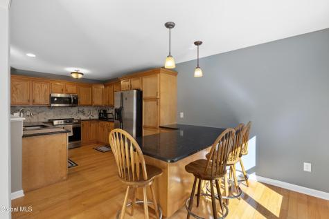 8 Garnet Lane Schenectady NY 12302