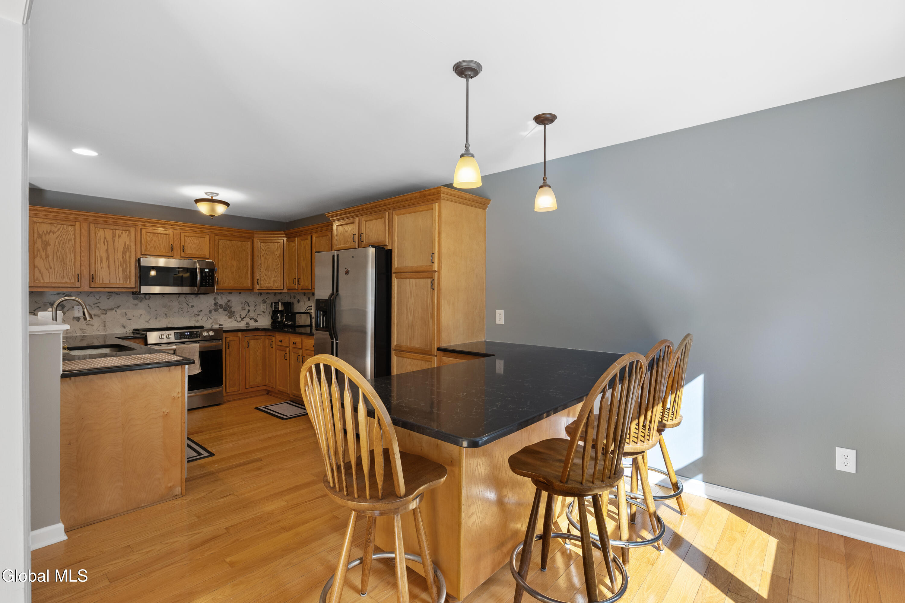 8 Garnet Lane Schenectady NY 12302