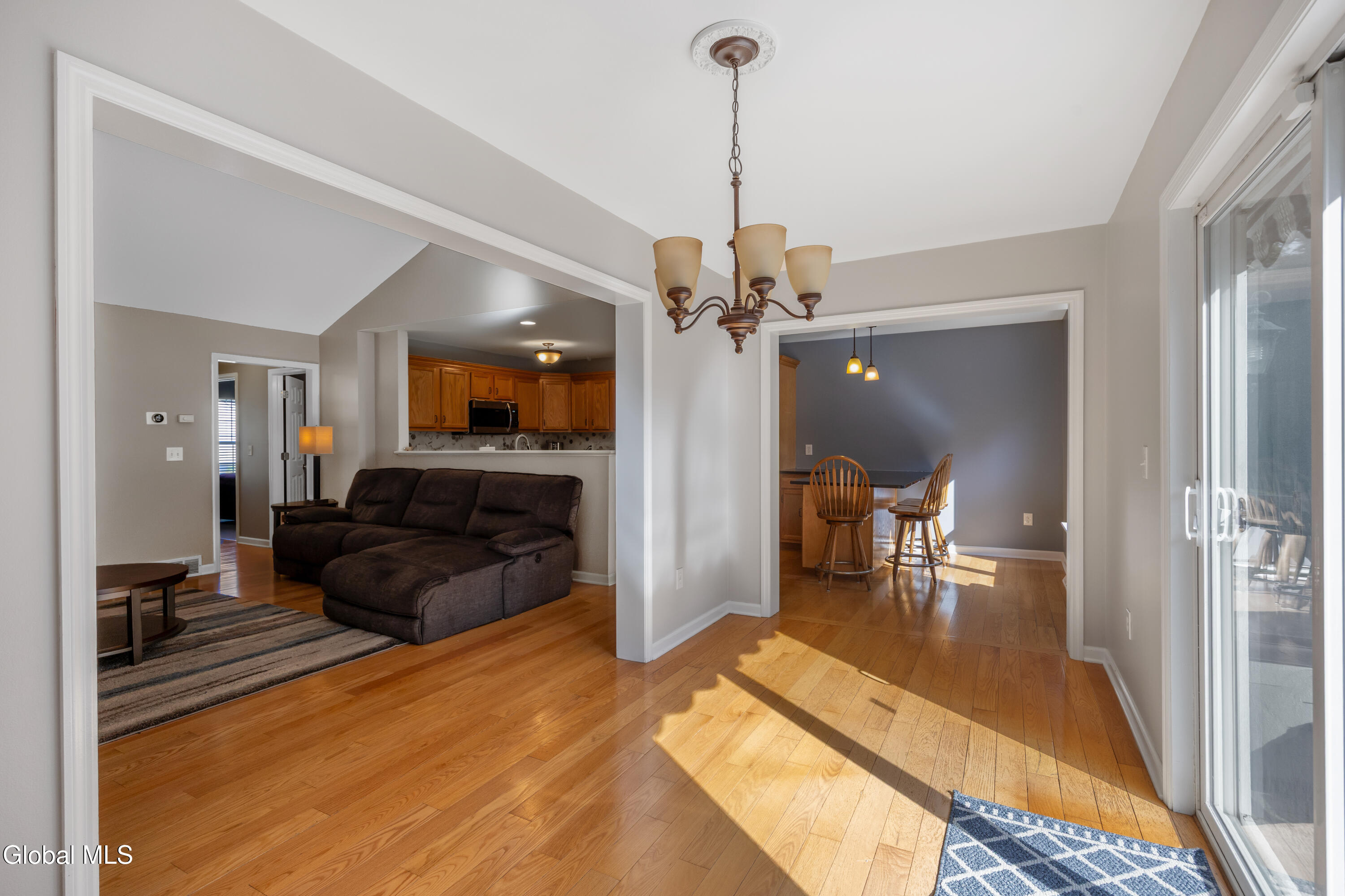 8 Garnet Lane Schenectady NY 12302