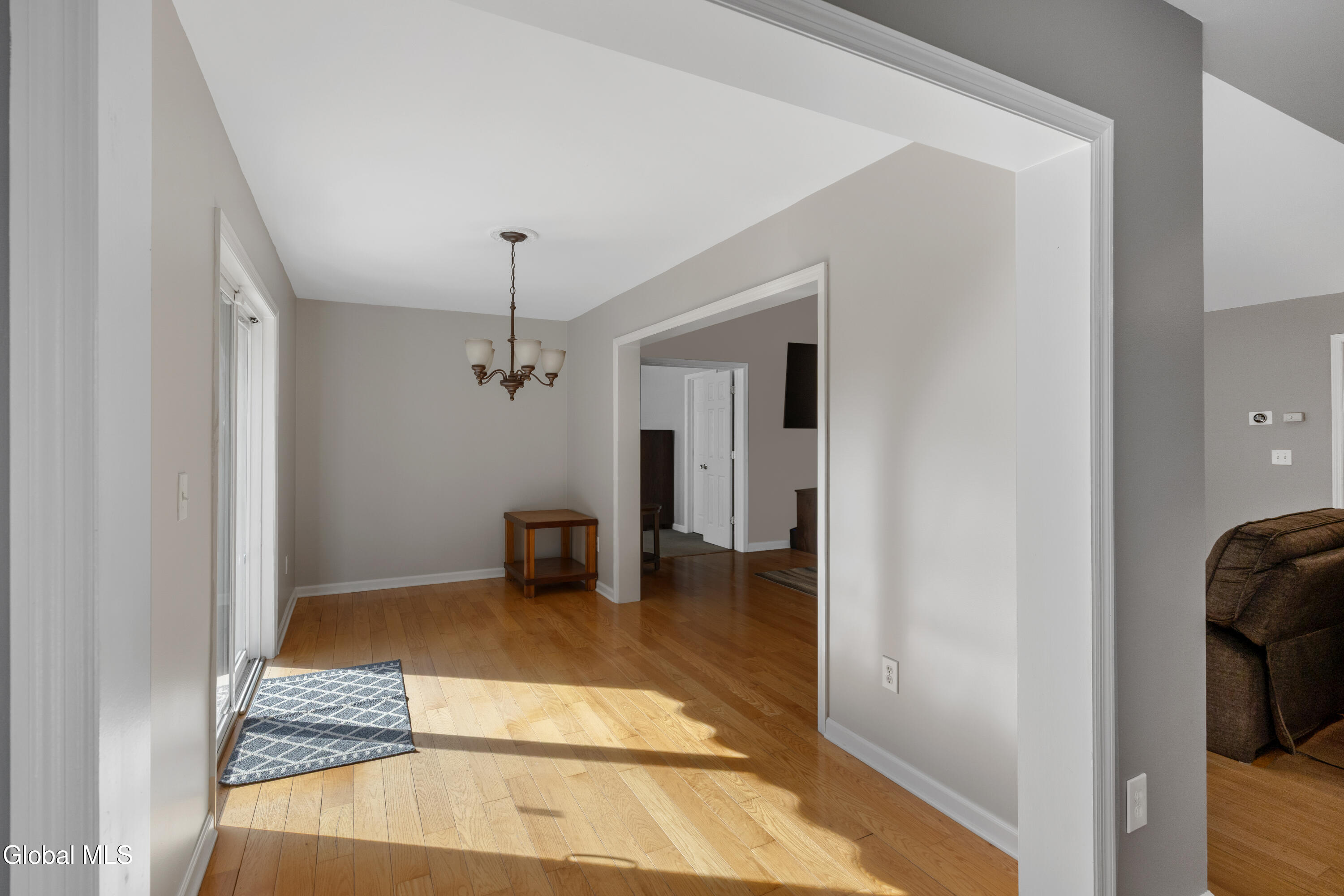 8 Garnet Lane Schenectady NY 12302