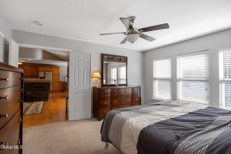 8 Garnet Lane Schenectady NY 12302