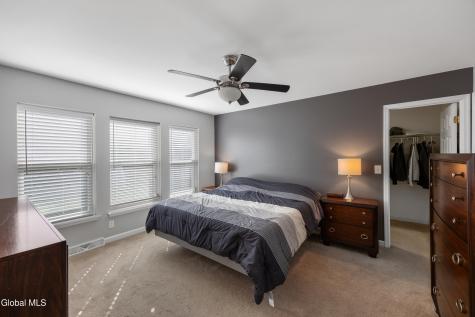 8 Garnet Lane Schenectady NY 12302