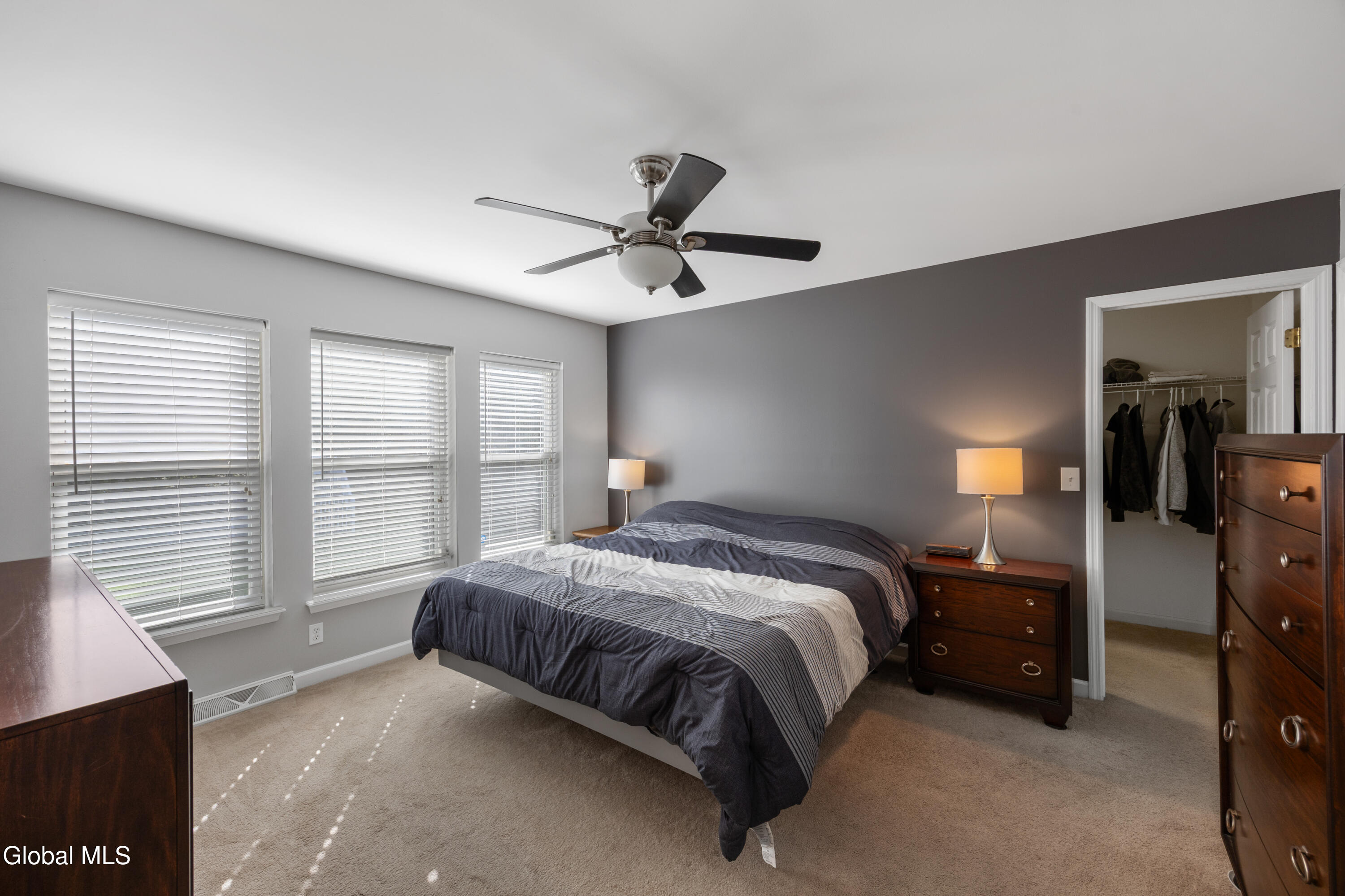 8 Garnet Lane Schenectady NY 12302