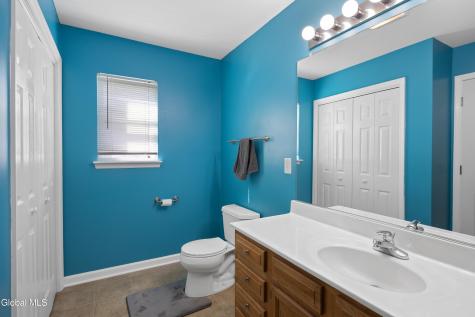 8 Garnet Lane Schenectady NY 12302