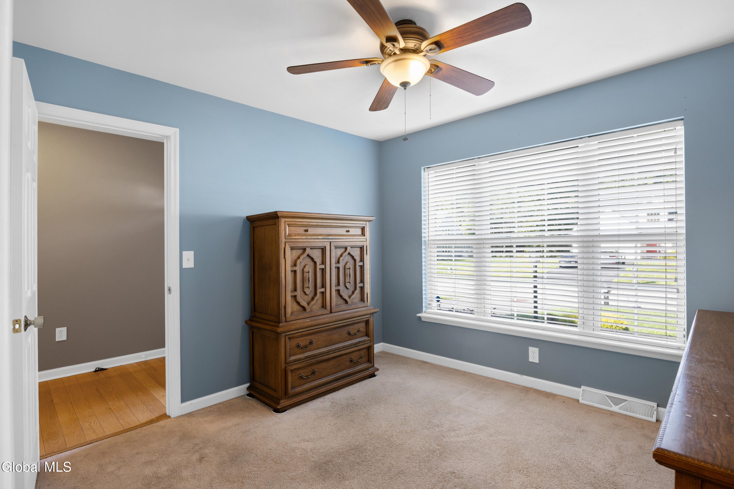 8 Garnet Lane Schenectady NY 12302