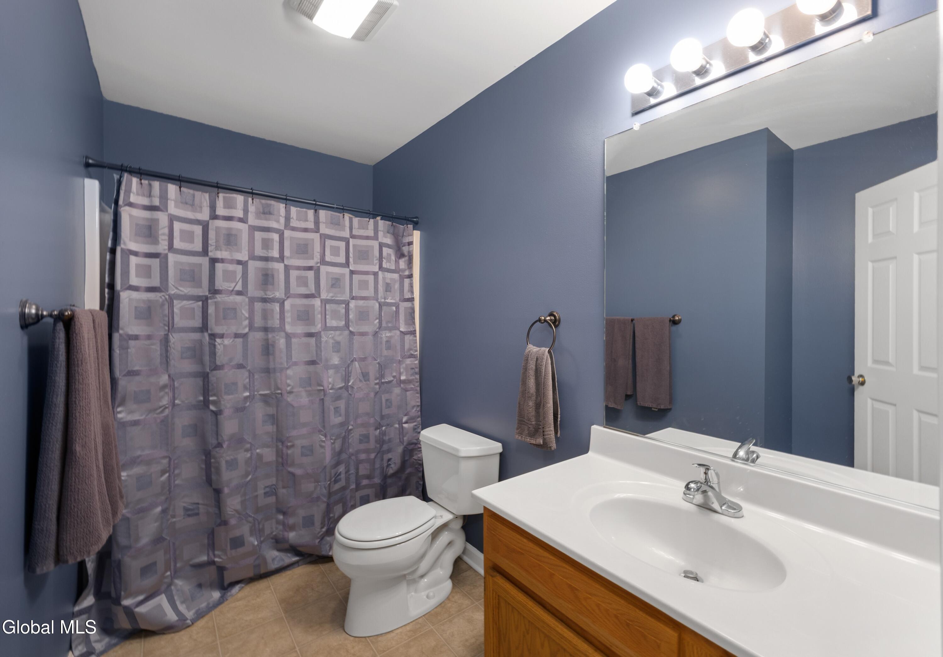 8 Garnet Lane Schenectady NY 12302