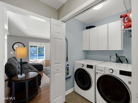 8 Garnet Lane Schenectady NY 12302