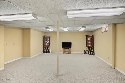 8 Garnet Lane Schenectady NY 12302