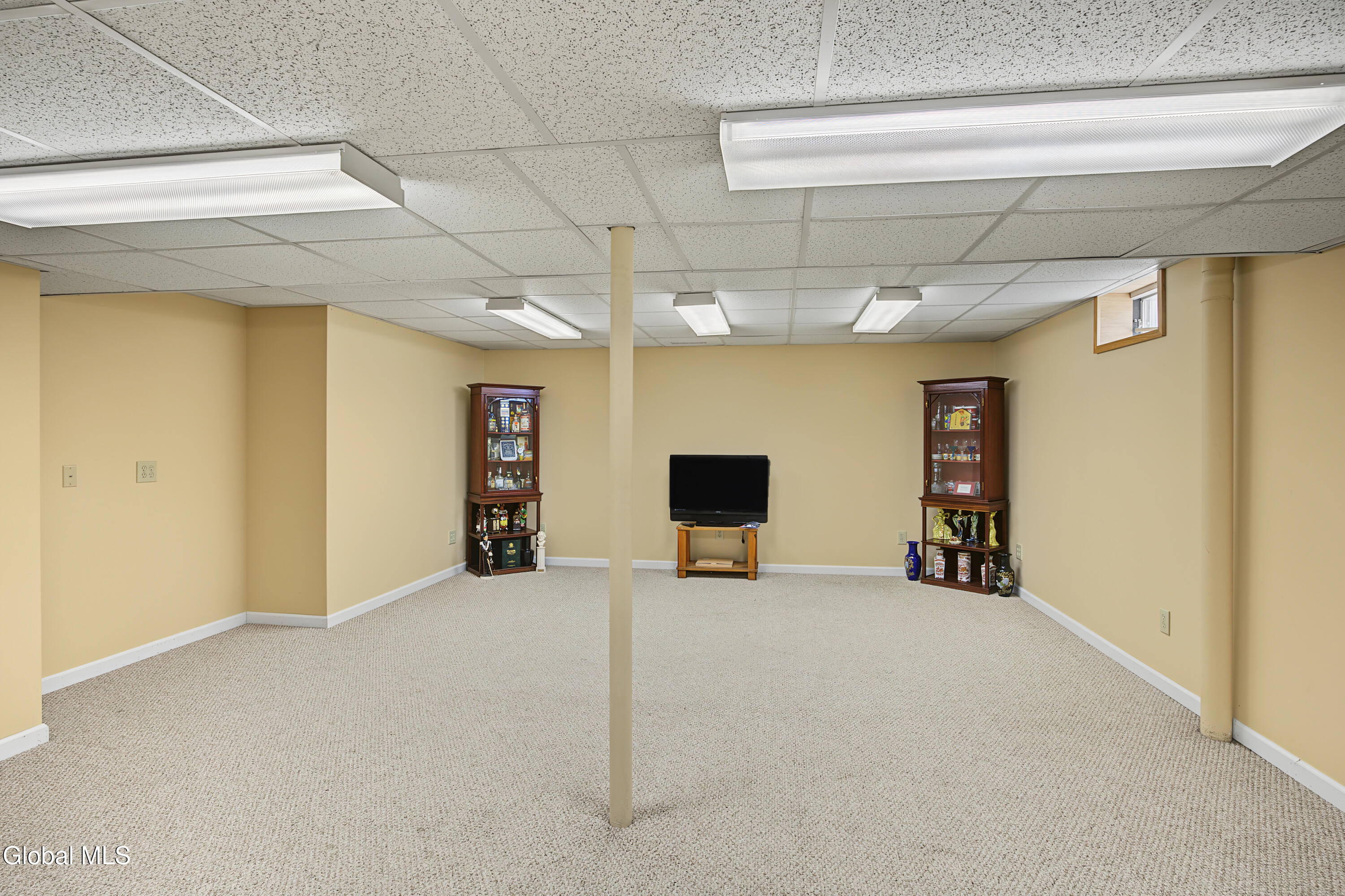 8 Garnet Lane Schenectady NY 12302