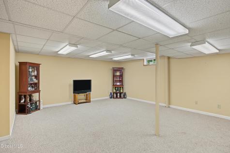 8 Garnet Lane Schenectady NY 12302