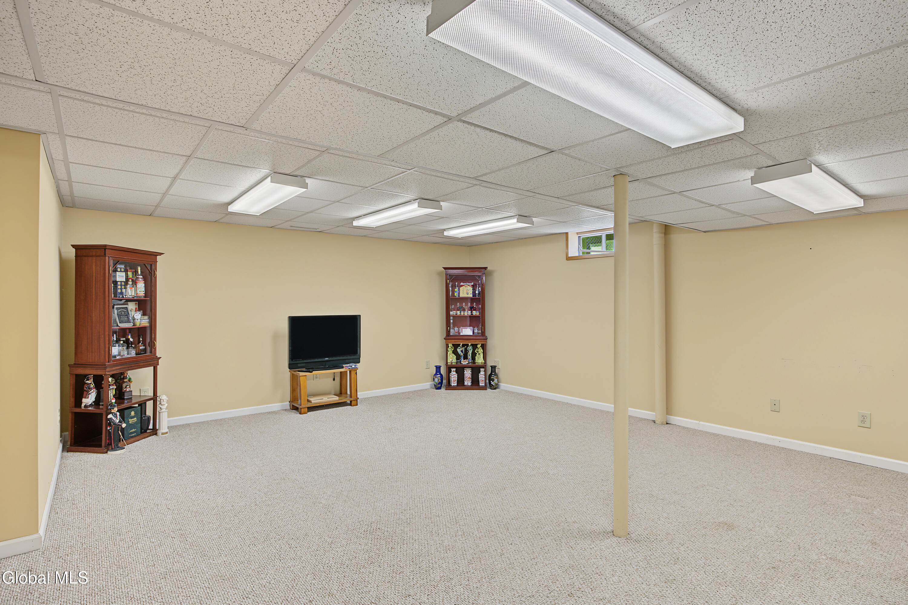 8 Garnet Lane Schenectady NY 12302