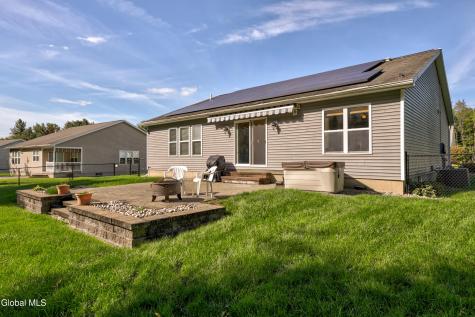 8 Garnet Lane Schenectady NY 12302