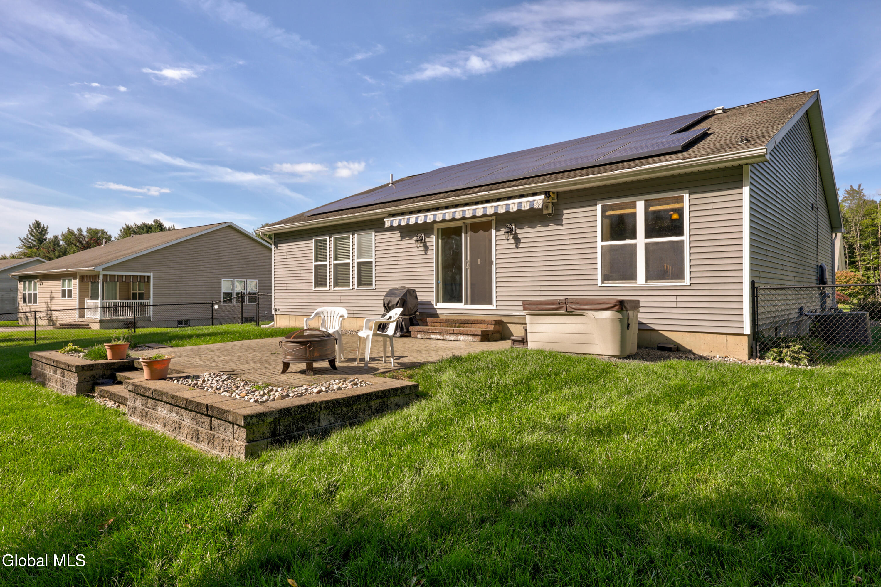 8 Garnet Lane Schenectady NY 12302